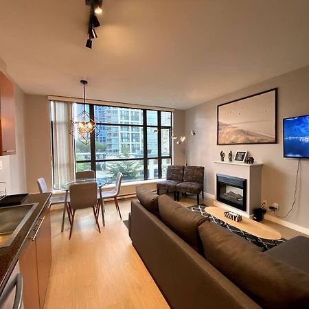 Entire Condo In Heart Of Downtown Vancouver Exteriör bild