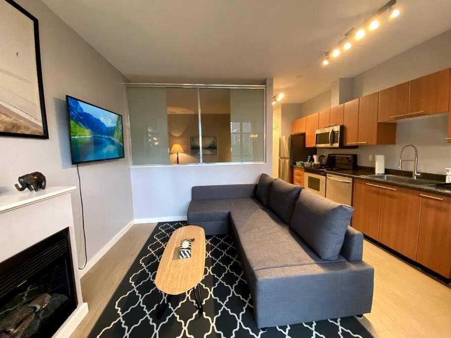 Entire Condo In Heart Of Downtown Vancouver Exteriör bild