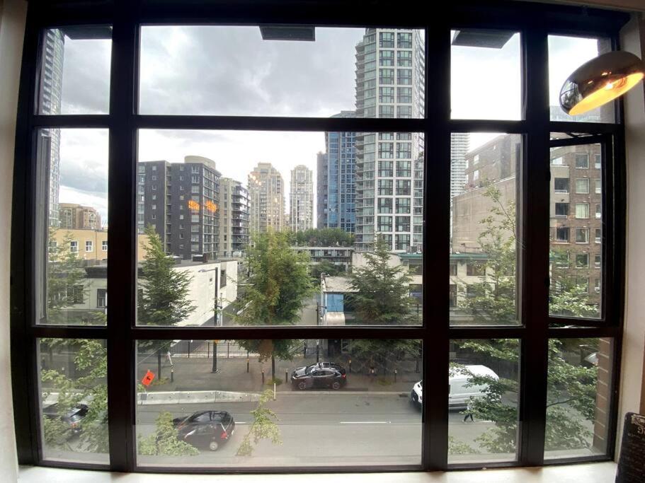 Entire Condo In Heart Of Downtown Vancouver Exteriör bild