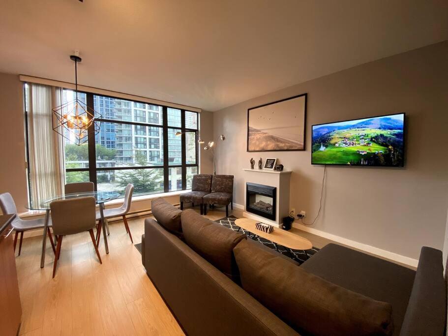 Entire Condo In Heart Of Downtown Vancouver Exteriör bild