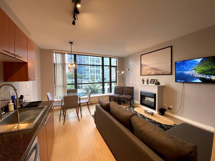 Entire Condo In Heart Of Downtown Vancouver Exteriör bild