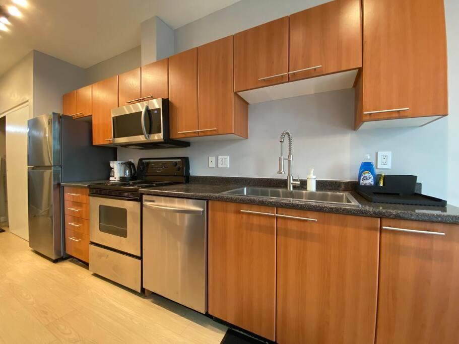 Entire Condo In Heart Of Downtown Vancouver Exteriör bild