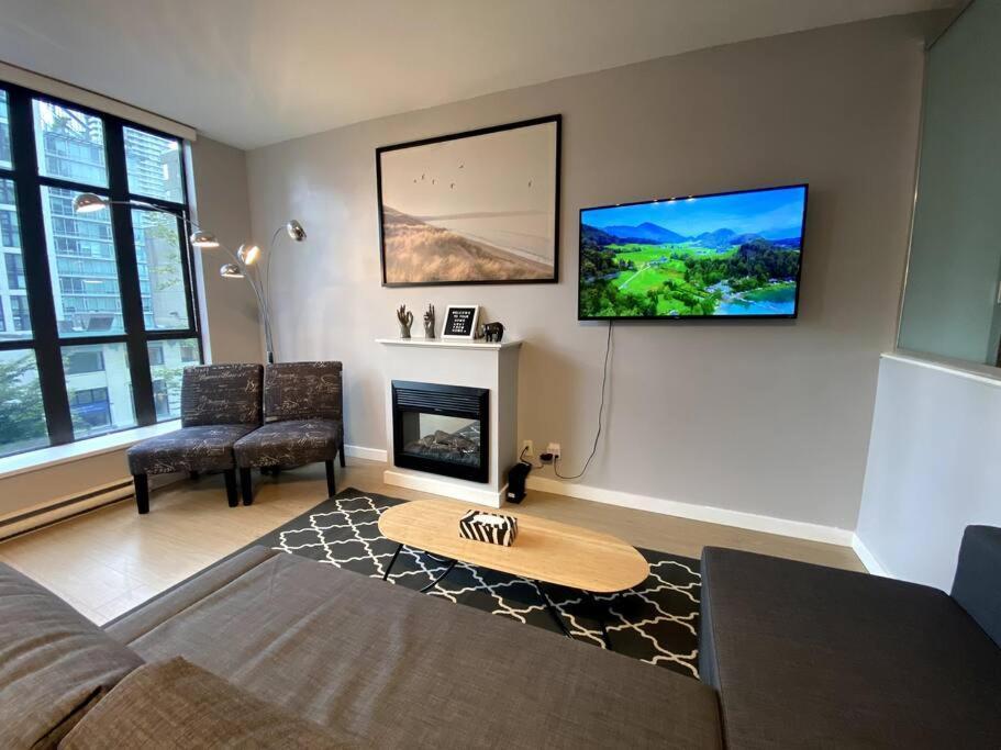 Entire Condo In Heart Of Downtown Vancouver Exteriör bild