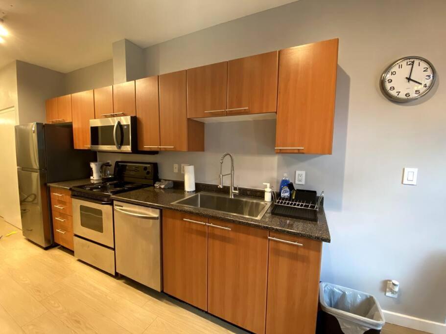 Entire Condo In Heart Of Downtown Vancouver Exteriör bild